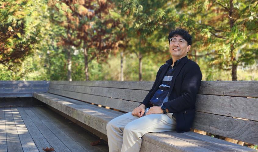 Sanghyun Jang enjoying the EccoCommons at Georgia Tech.